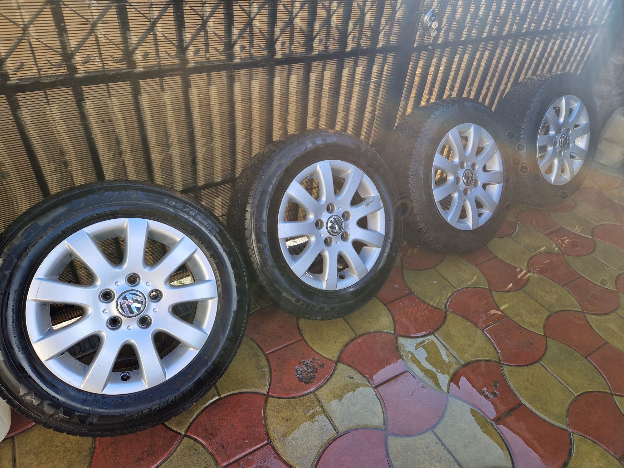 Jante aliaj originale VW 5x112  R 15 cu anvelope iarnă