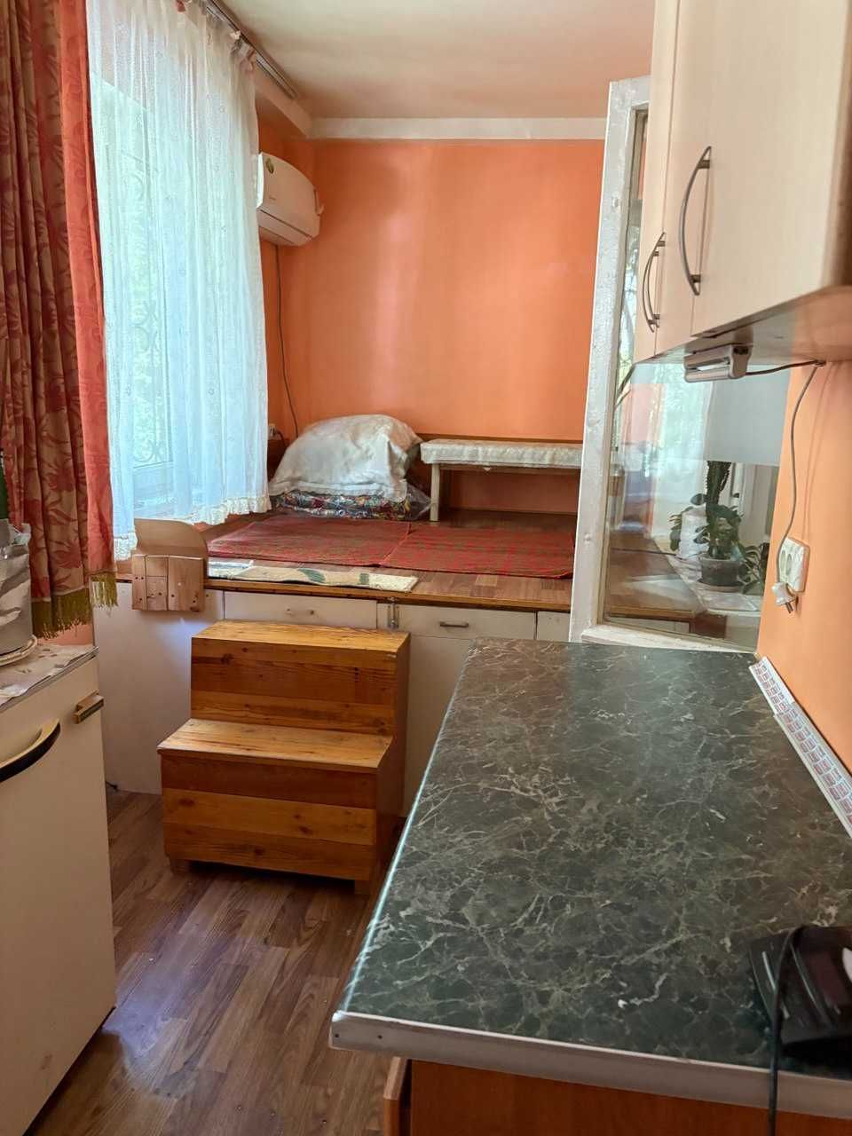 Сдам квартиру на метро Новза