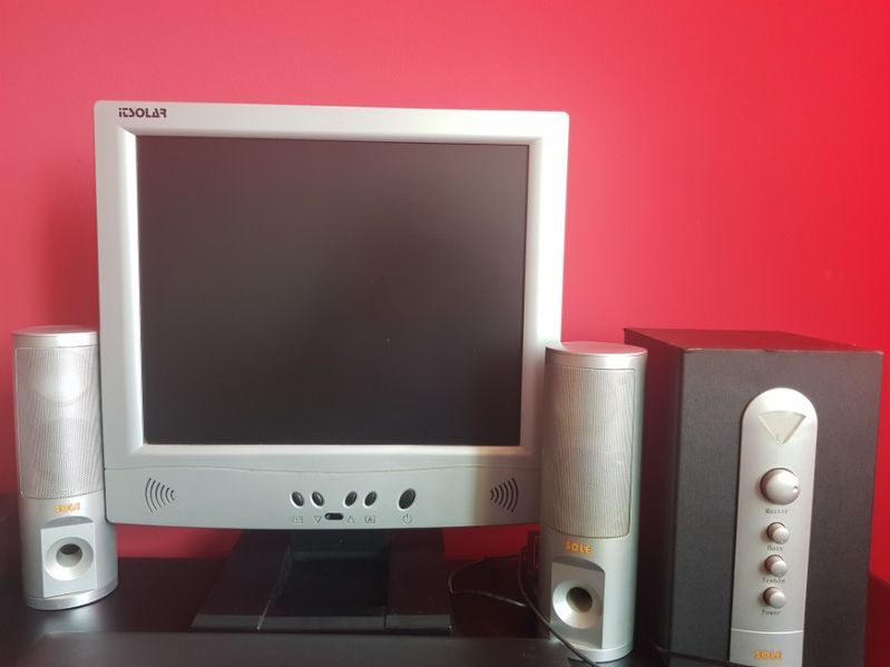 Монитор 17 inch(44cm) Itsolar LCD+подарък буфер и компютър