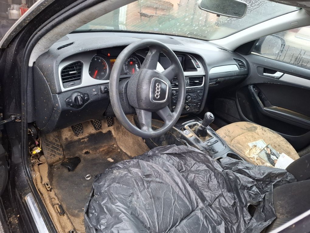 Piese/Dezmembrez Audi A4 B8 1.8TFSi CDHA fabricat 2009
