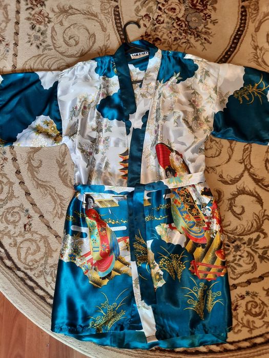 Халат и пеньюар атлас новый качество отличное