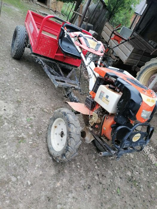 Vând motocultor cu remorca