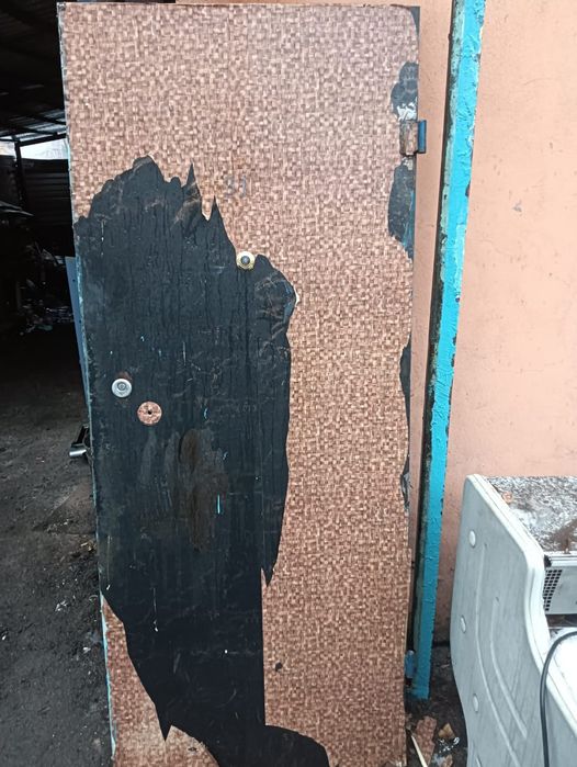 Продам двери железные,б/у