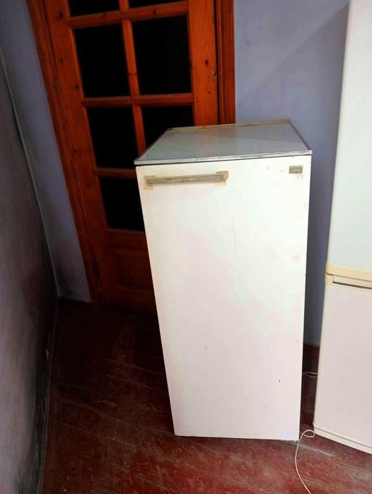 Продам Холодильник Саратов  бодрый работает на ура как часы