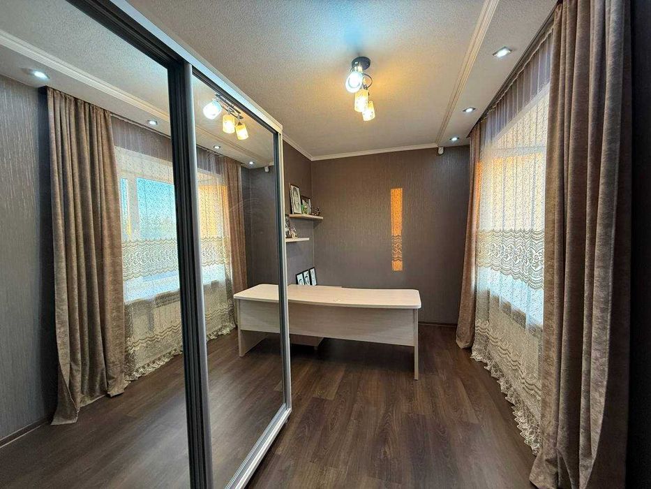 Продается  коттедж в центре города. Можно под коммерцию