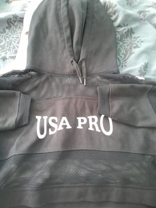 Черен и шарен суичър