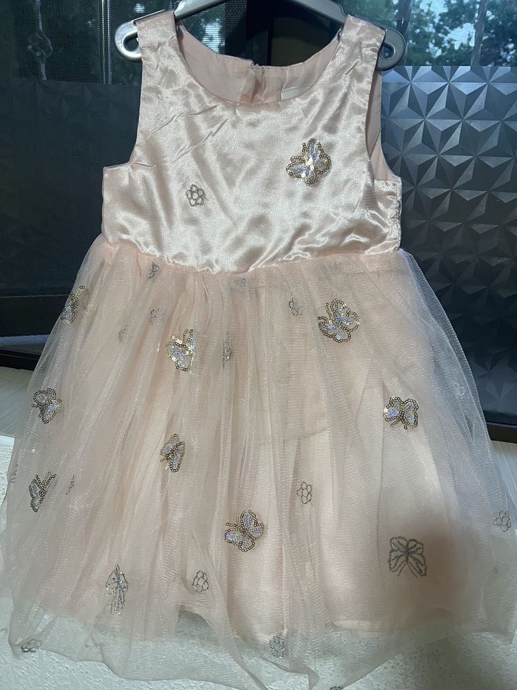 Платье на девочку 2-4 годика