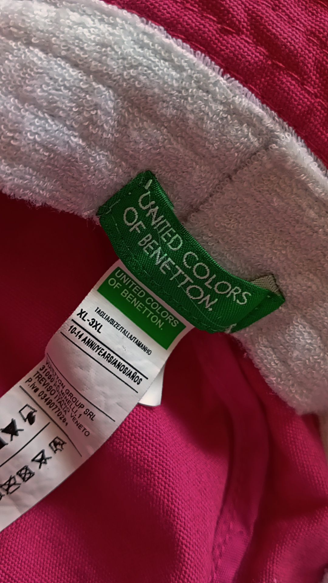 Детска шапка на benetton