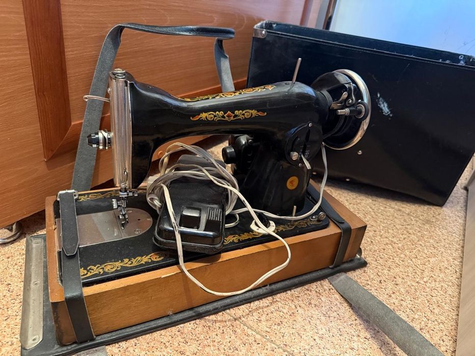 Швейная машина электрическая