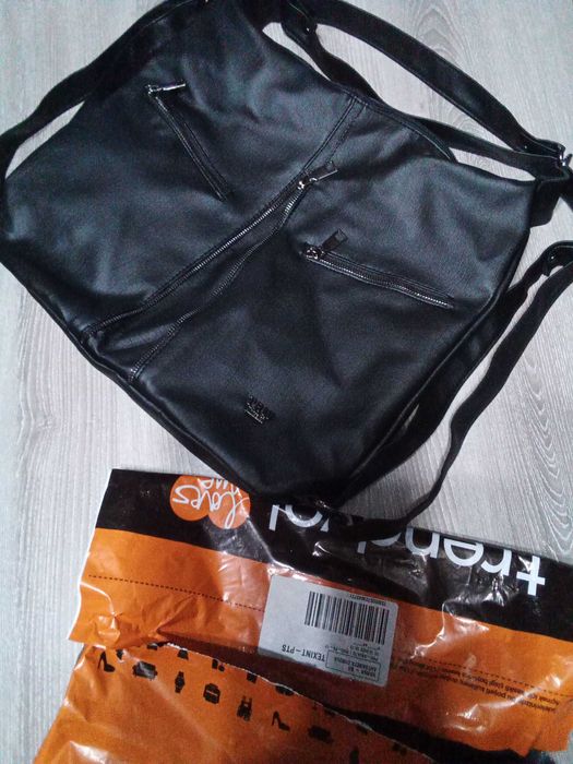 Дамска чанта и раничка в едно