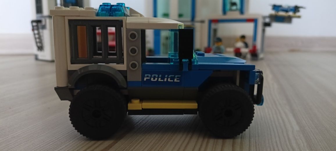 Set complet LEGO Poliția cu toate accesoriile