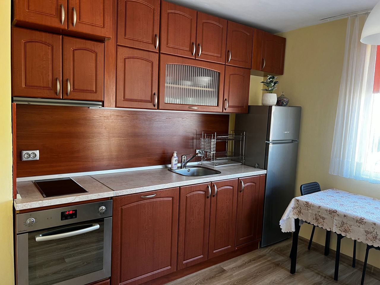 Дава се под наем Двустаен апартамент в Дупница - 55 кв.м за 280.5 € - Снимка #3