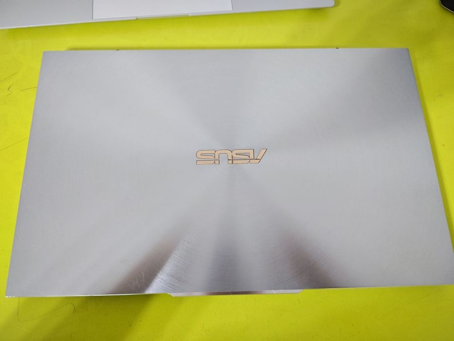 Продам ультрабук Asus Zenbook S13