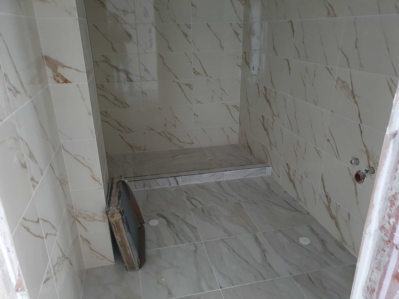 Продава се Четиристаен апартамент в Казанлък - 116 кв.м за 1071 €/кв.м - Снимка #4