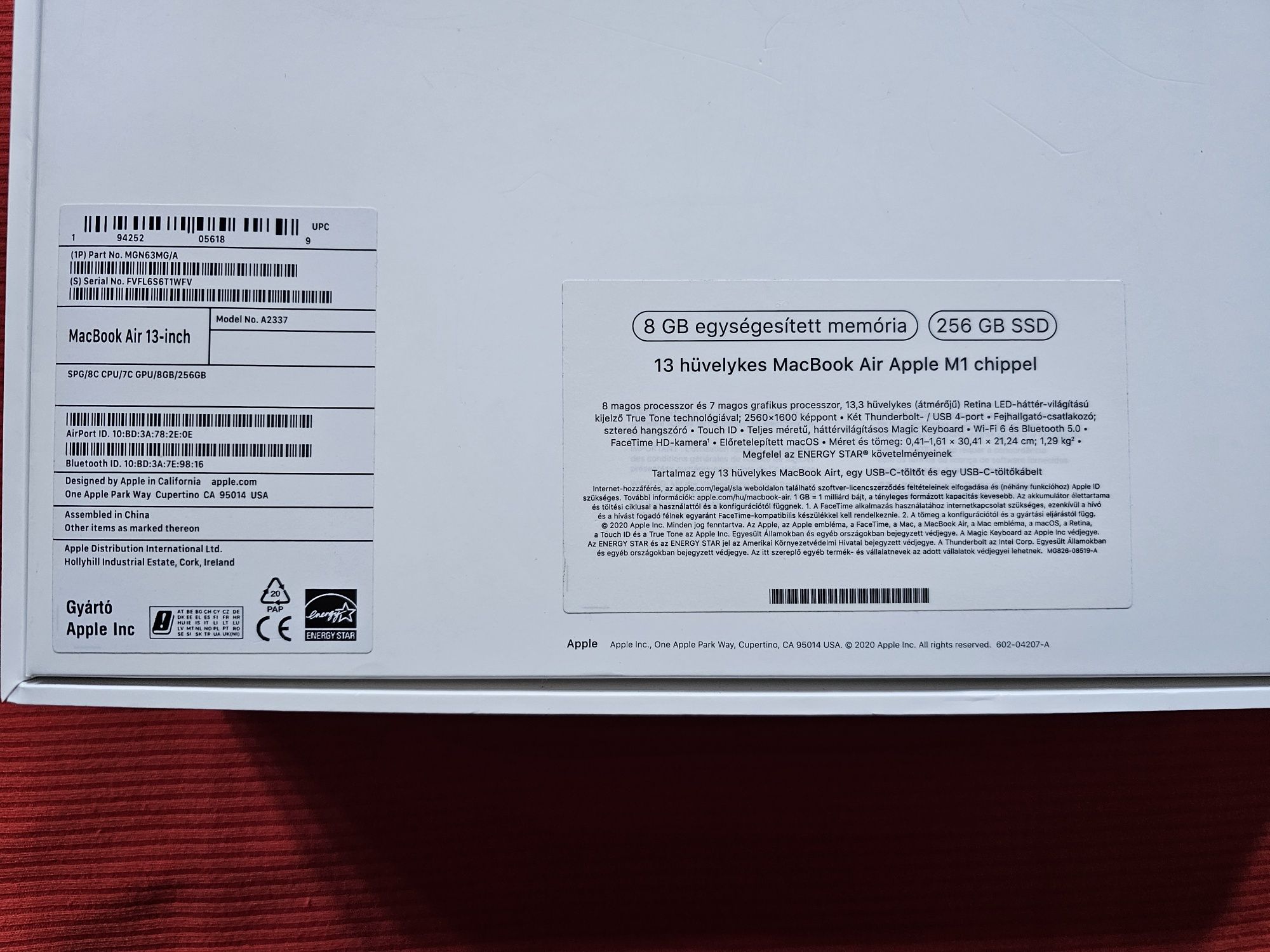 Laptop Apple MacBook Air 13-inch, True Tone, procesor Apple M1
