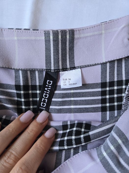 Rochie mini H&M in carouri, mulata pe corp, cu bretele