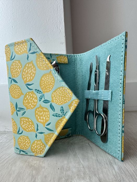 Set manichiura pedichiura cu etui