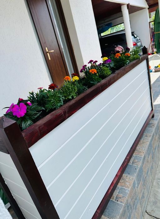 Jardinieră din lemn la comandă – design natural și realizată manual