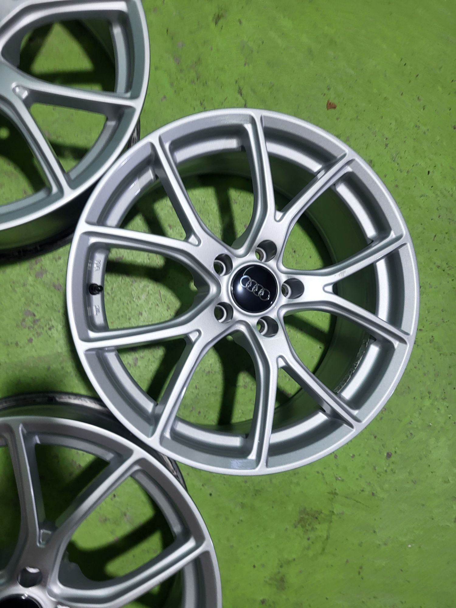 18 5x112 Audi A3 A4 A6 Vw Passat Touran Caddy Arteon Skoda 5х112