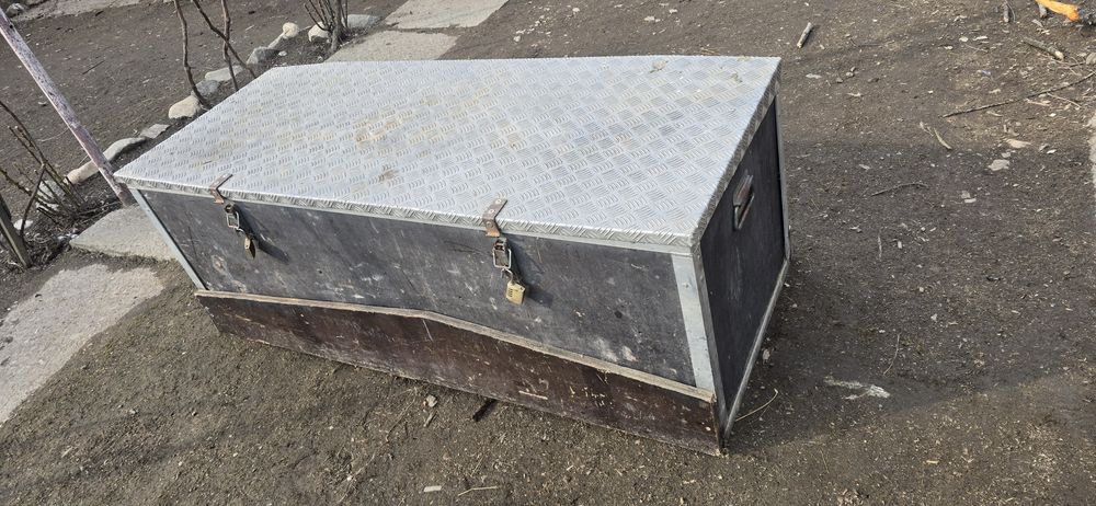 Vand lada de scule pt autoutilitare