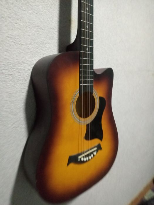 Продам гитару недорого