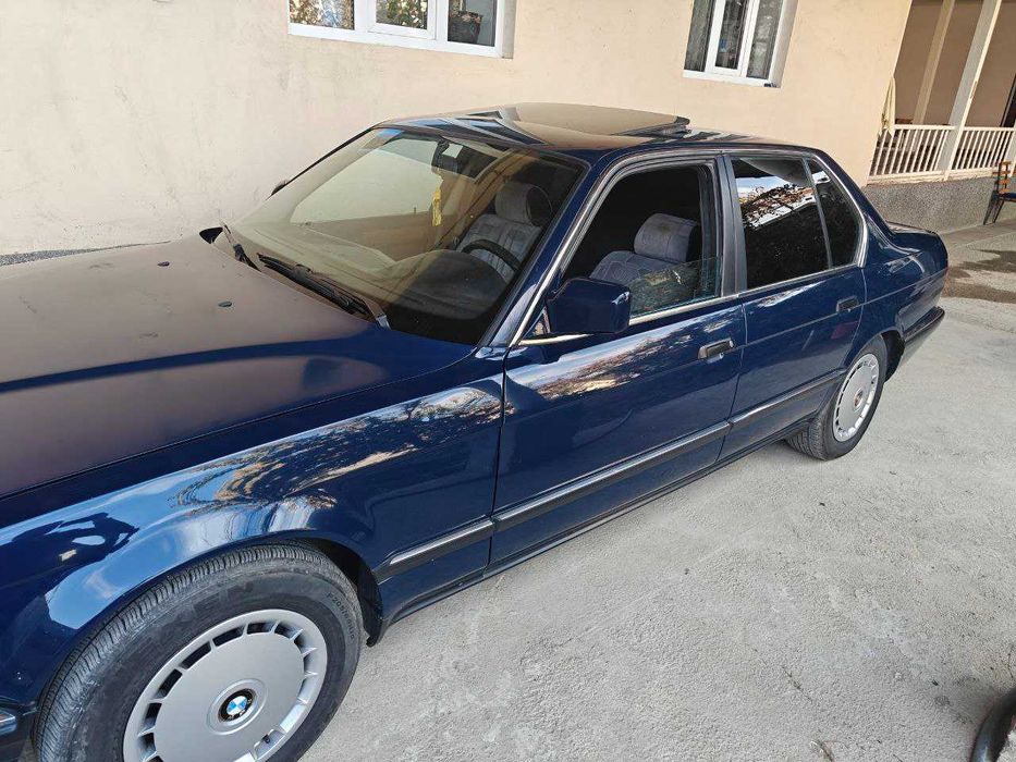 B M W      E 32  kuzov