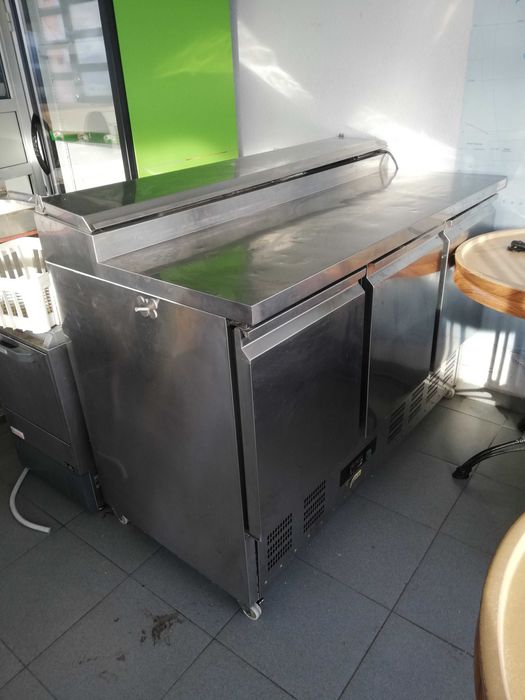 Продавам хладилна маса за подготовка с отвор с капак отгоре, 7 GN1/6