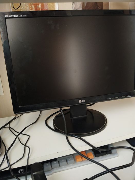 Монитор  б/у в не рабочем состоянии