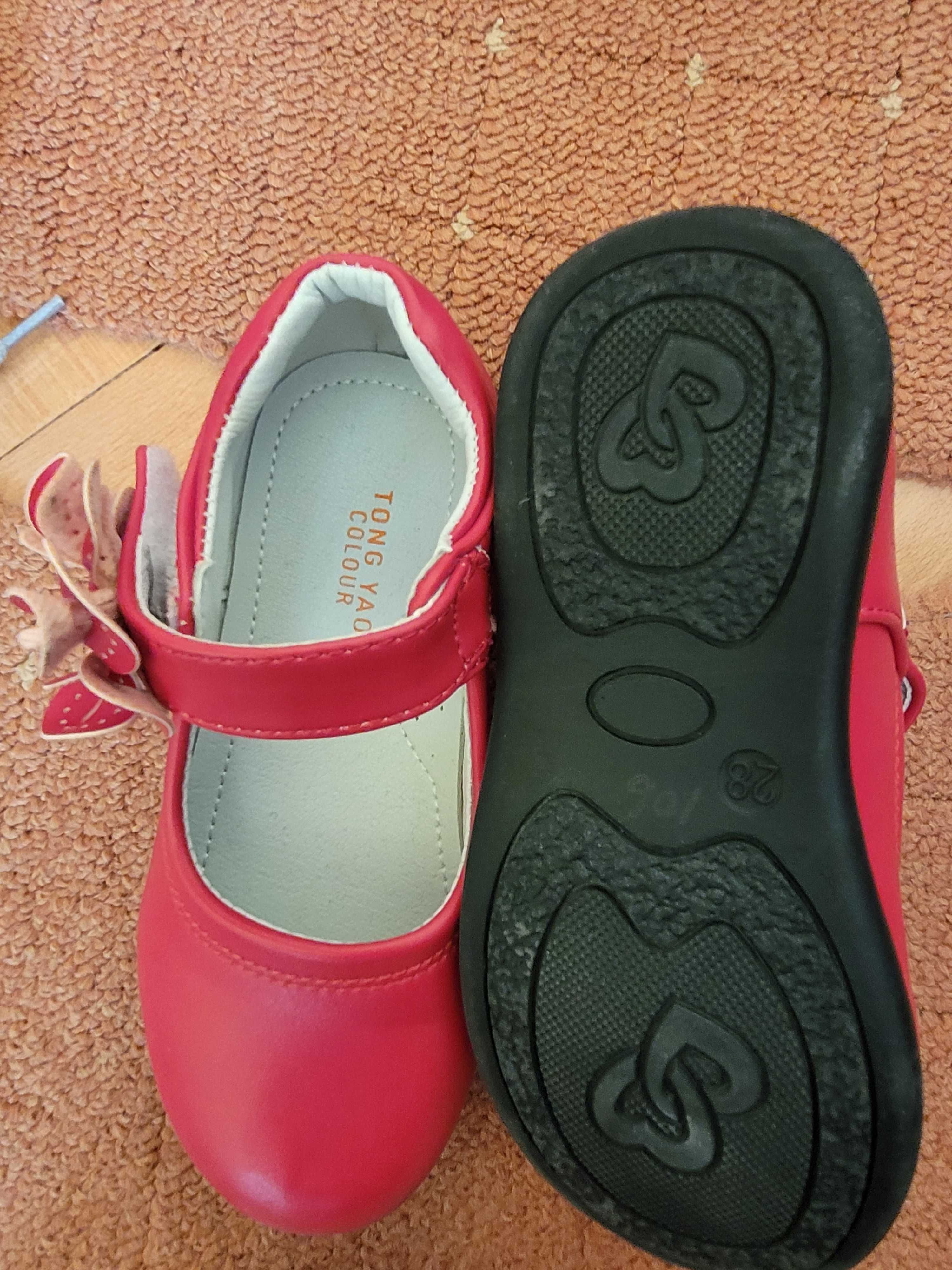 Sandalute fetite rosii