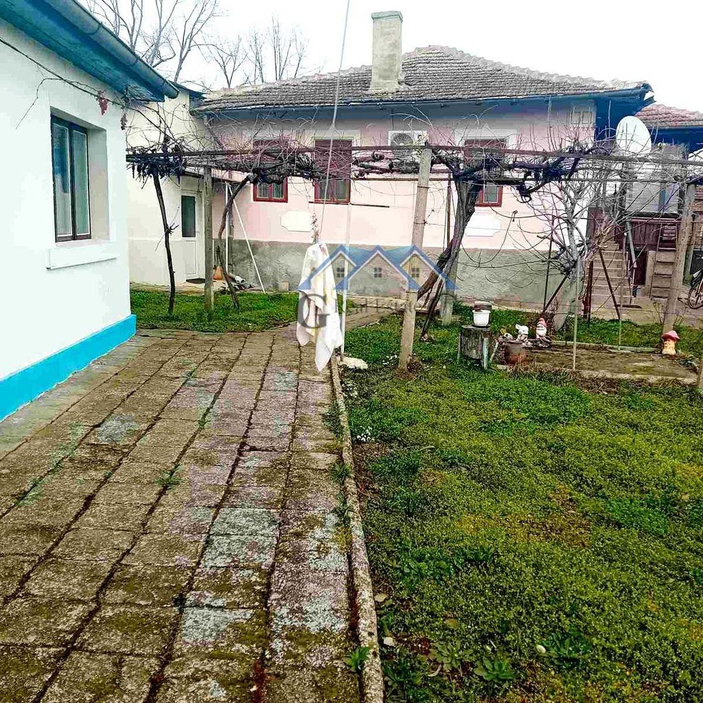 Продава се Къща в Долни чифлик - 122 кв.м за 779 €/кв.м - Снимка #12