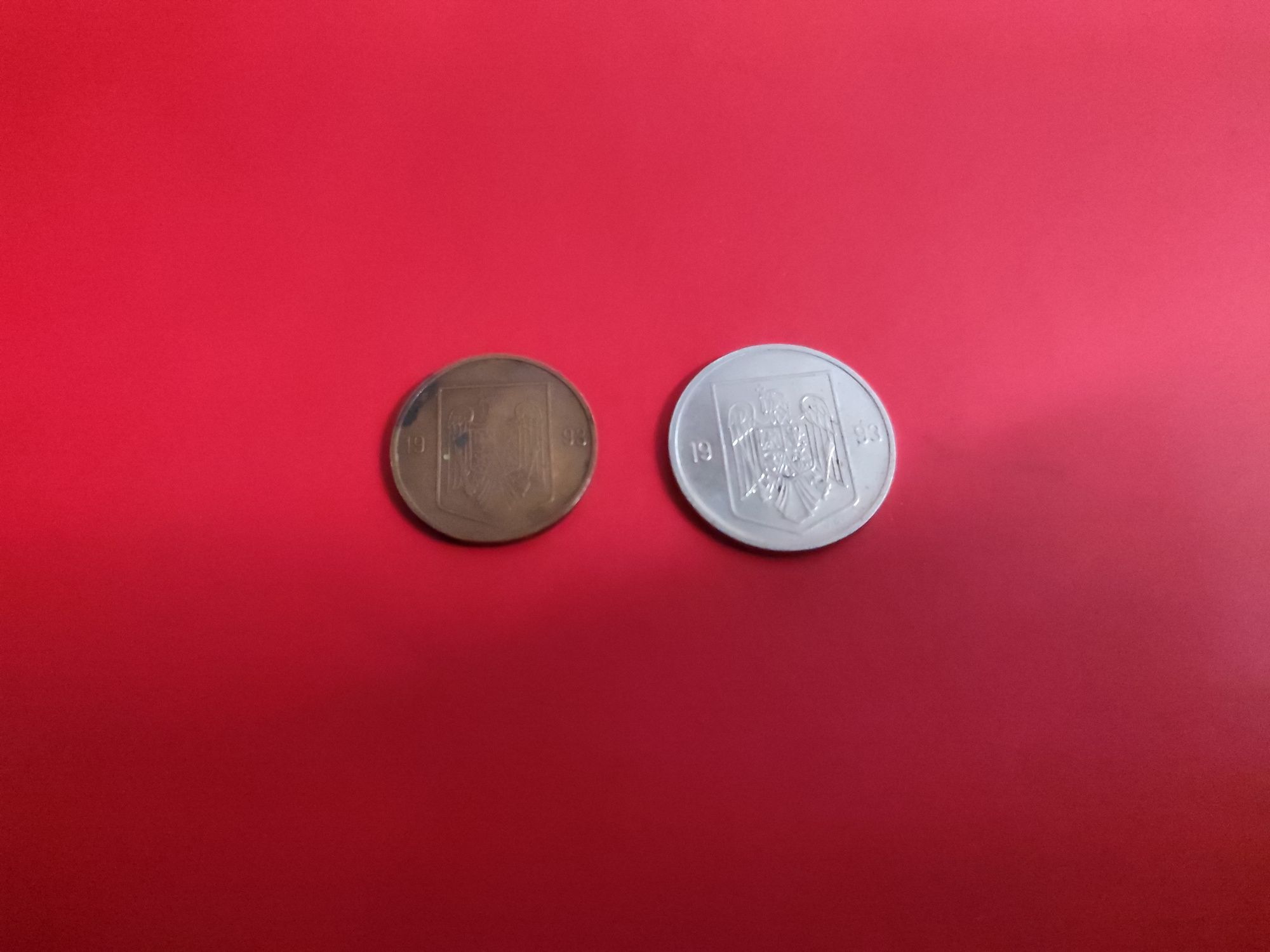 Vand doua monezi de 1 leu si de 5ei vechi