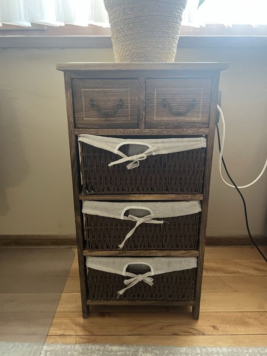 Винтидж олекотено шкафче