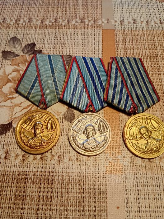Медали -лот За10,15,и 20 години безупречна служба към БНА