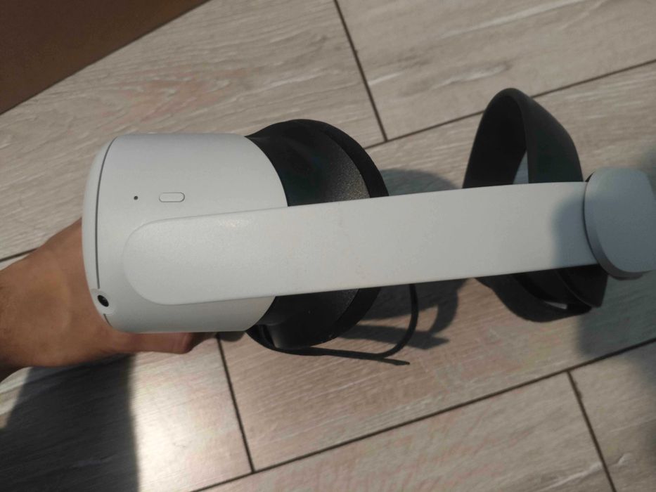 Meta Quest 2 (Oculus) 128GB + Elite Strap + Калъфи. Перфектен!