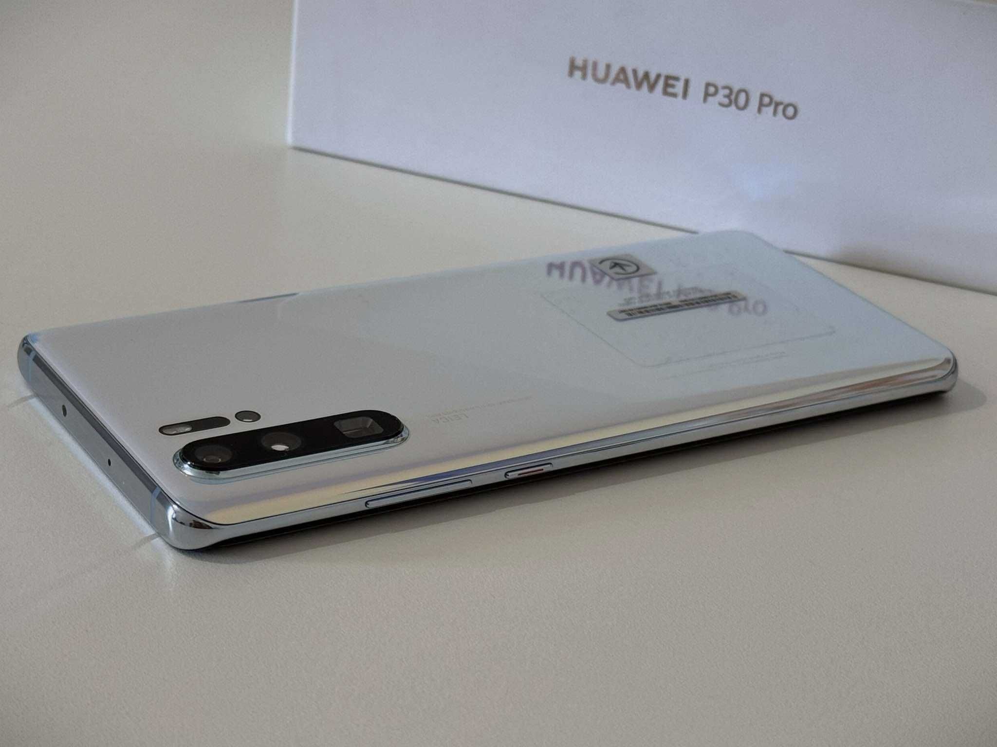 Бартер! Като НОВ! Huawei P30 Pro Breathing Crystal (Преливащ Цвят)