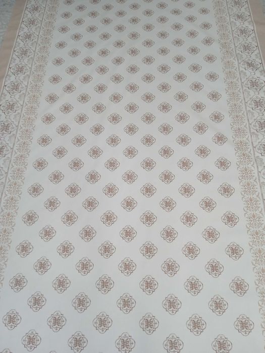 Скатерть новая 215х140 см