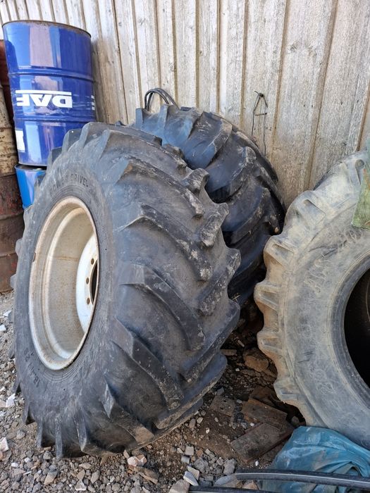 Cauciucuri cu janta 18.4 R26 pentru tractor Fend