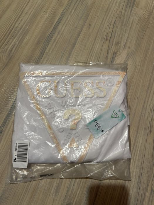 Тениска GUESS.