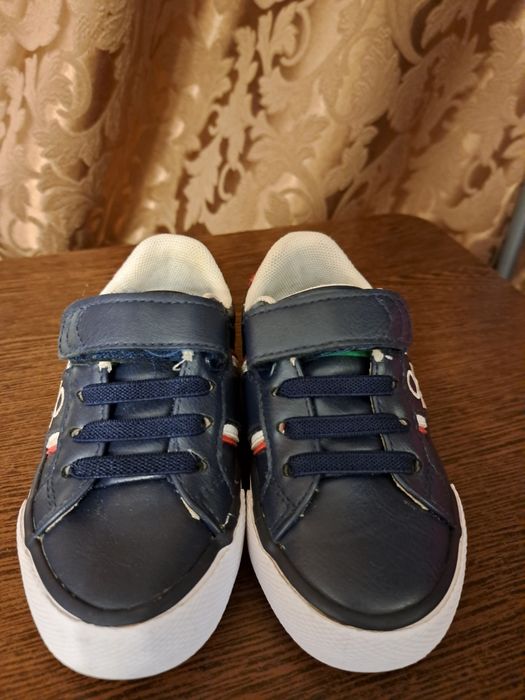 Adidasi Benetton marimea 24