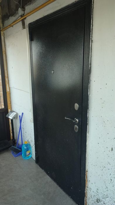 Дверь железная, наружная