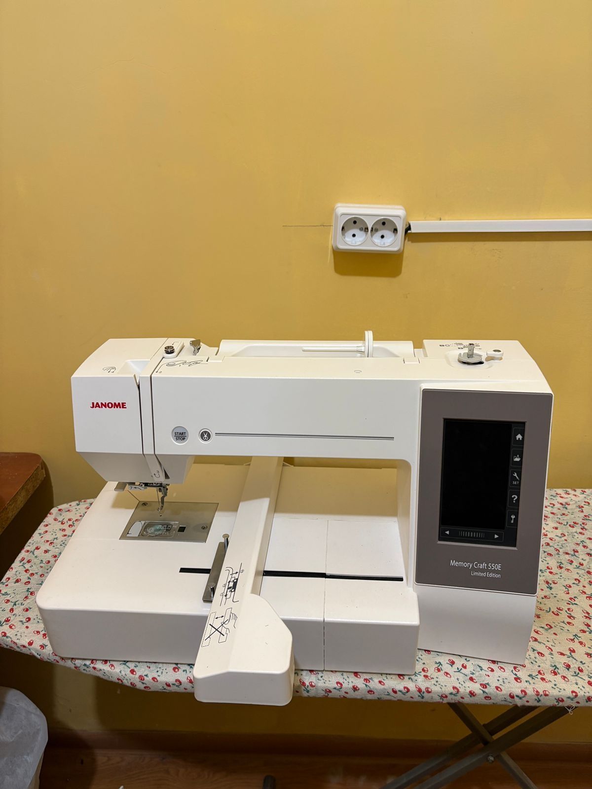 Janome Memory Craft 550E Limited Edition