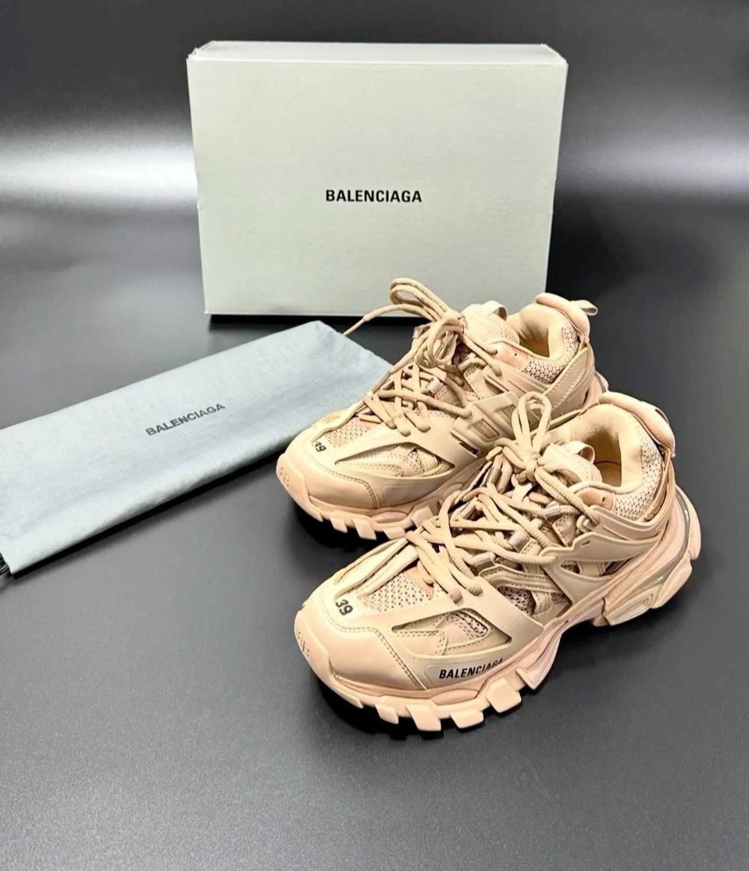 Balenciaga Track Бежов