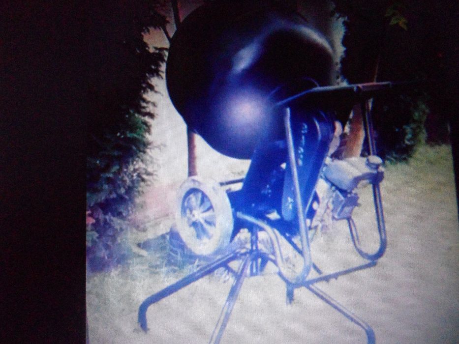 Betoniera pe benzina si liza marfa