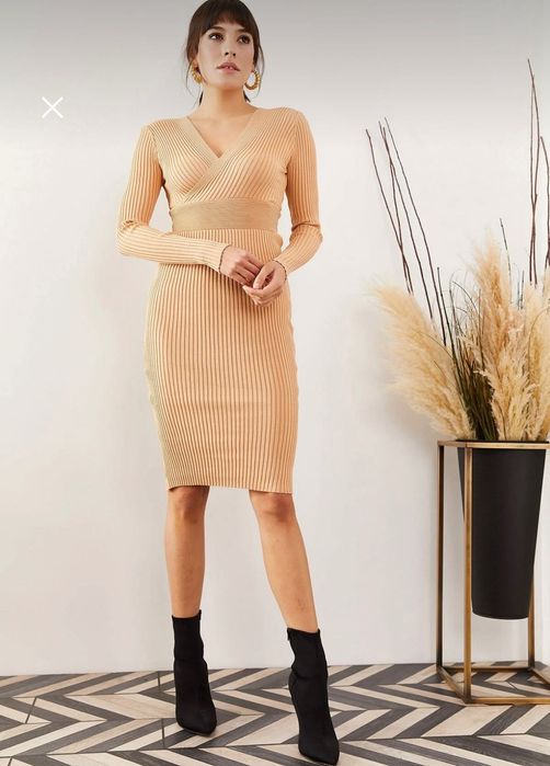 Рокля плетиво в бежов цвят