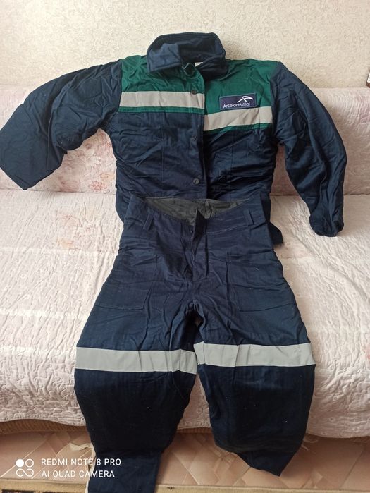 Продается новая шахтерская утепленная спецодежда 52-54 размера.