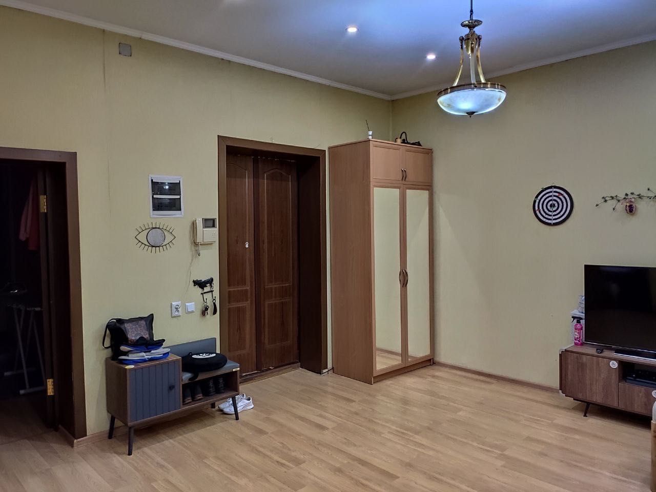 Продается 2х комнатная метро Хамза высокопотолочка