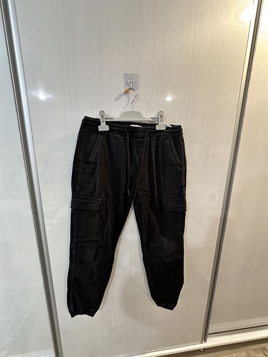 Pantaloni cargo bărbați PULL&BEAR