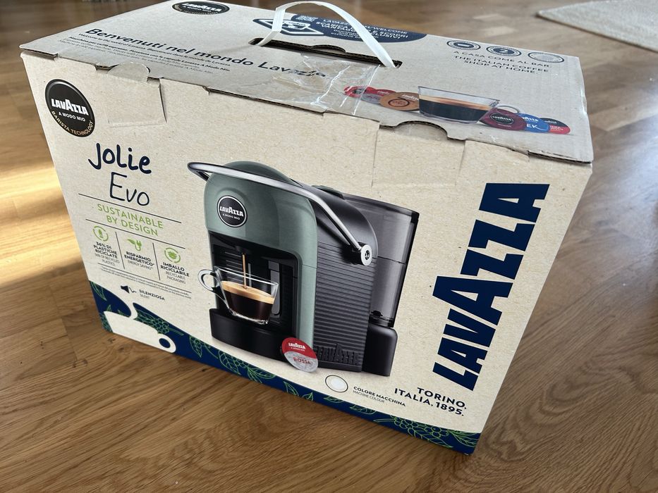 Бяла Кафемашина Lavazza EVO Jolie