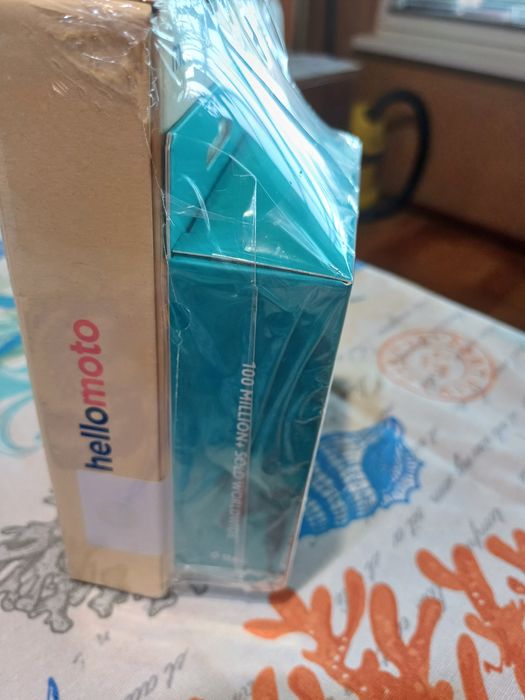 Нов телефон Моторола g05 +слушалки