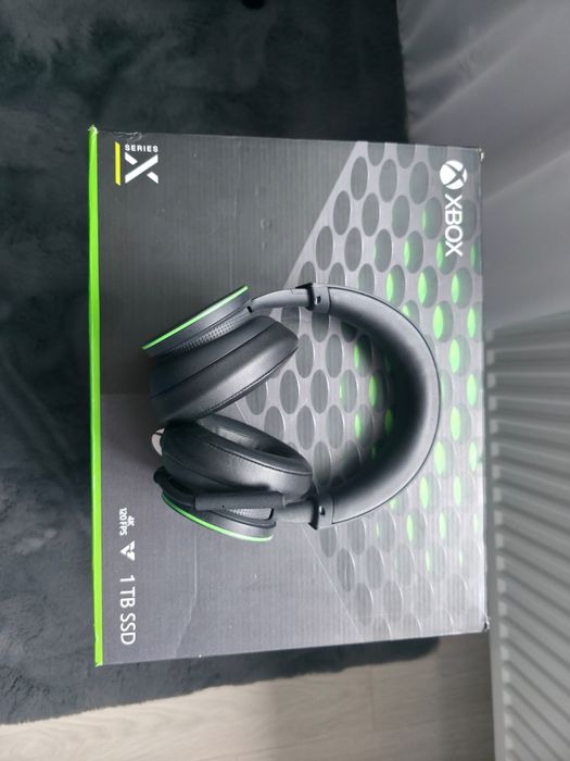 Se vinde Xbox series X + Căști Xbox wireless